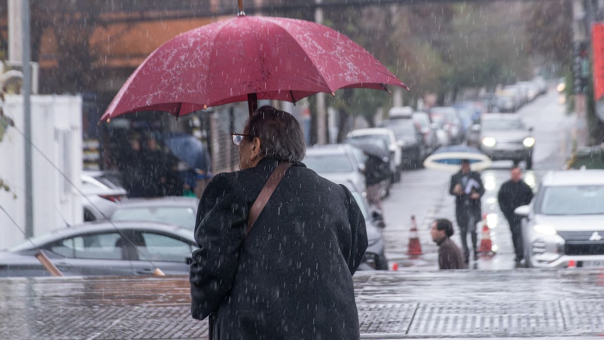 Lluvias, granizos y riesgo de aluviones en Santiago: cómo prepararse ante el nuevo sistema frontal