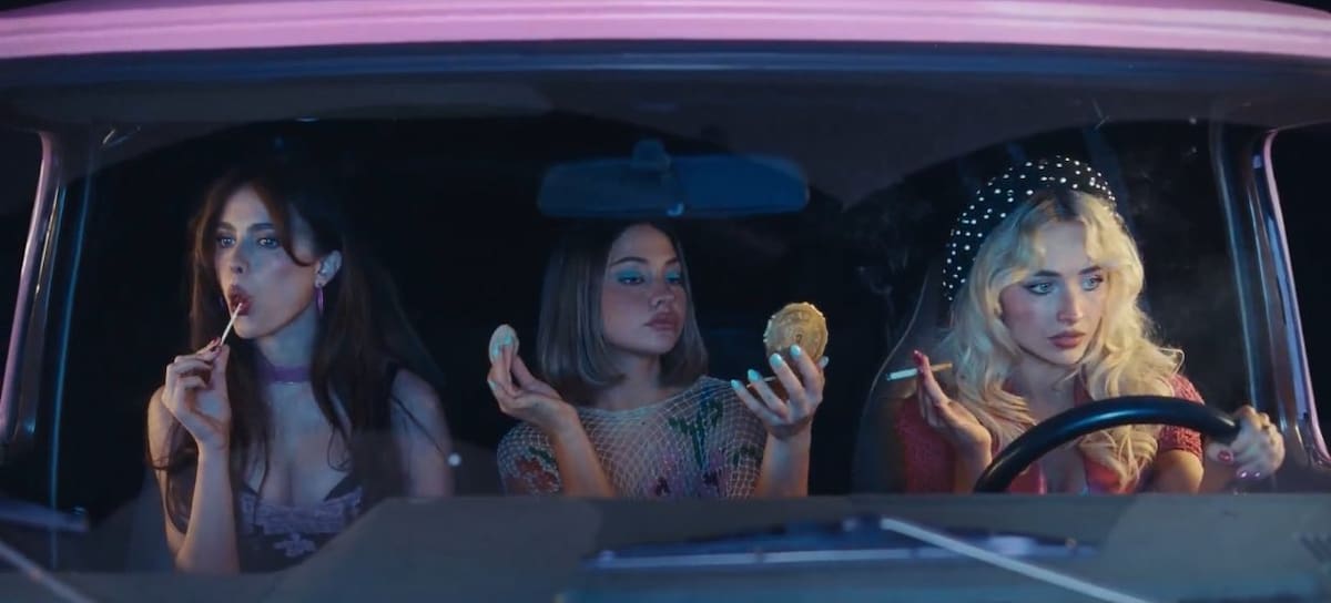 CL - Sabrina Carpenter "House Tour"