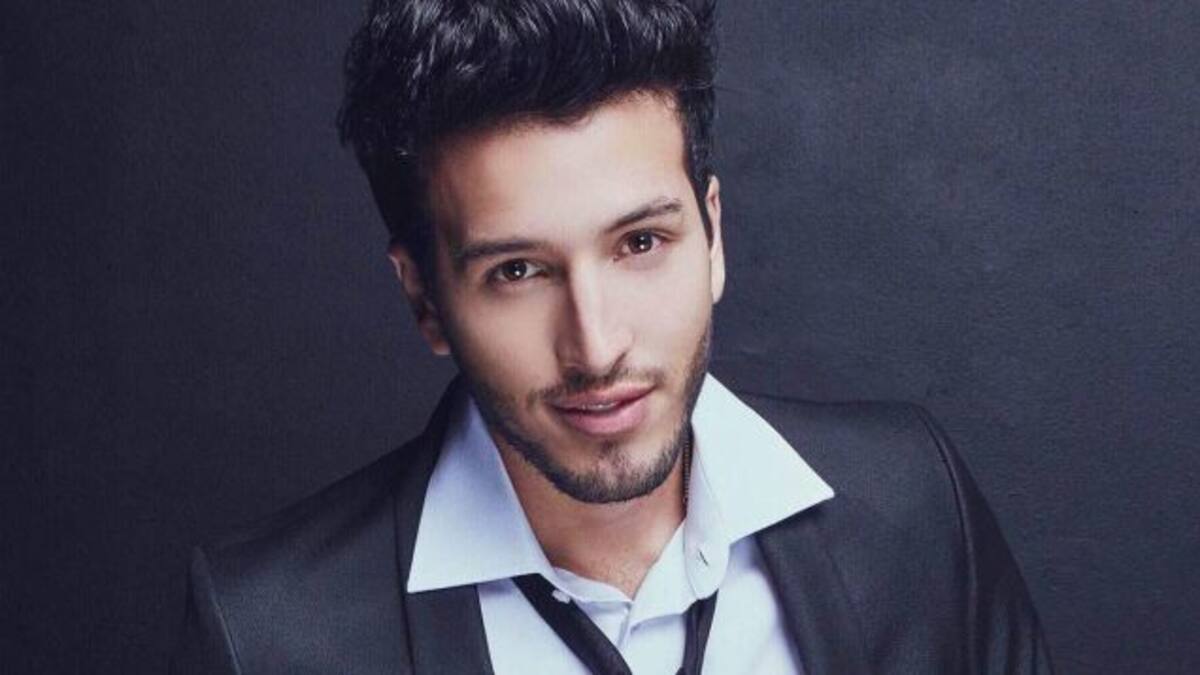 ¡Sóbate pa’ callao’! Sebastián Yatra cierra su gira por Nueva York con tremendo costalazo