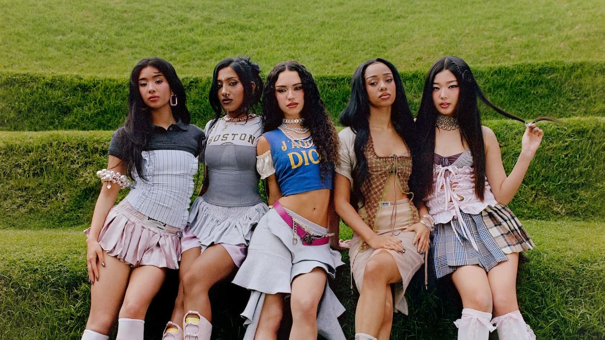 KATSEYE protagoniza la nueva portada de GLAMOUR en la previa de su presentación en Lollapalooza Chile 2026