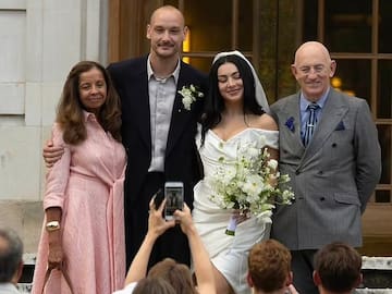 ¡Vivan los novios! Charli XCX y George Daniel, de The 1975, se casaron