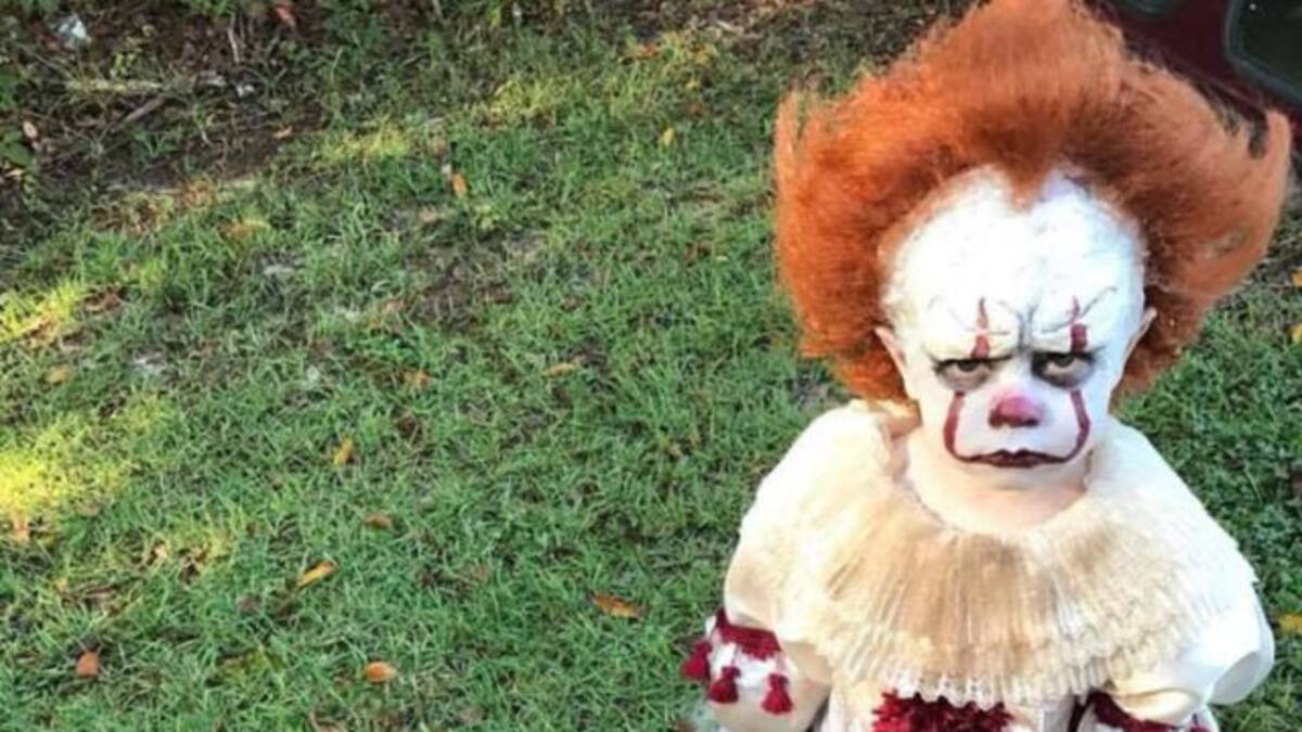 Papás disfrazaron a este niño del payaso de IT y se convirtió en meme