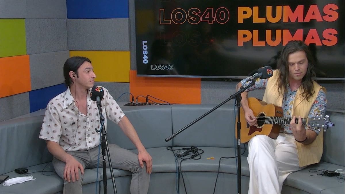 Página40: La banda Plumas presentó en vivo «Cerca del Sol» y «Like»