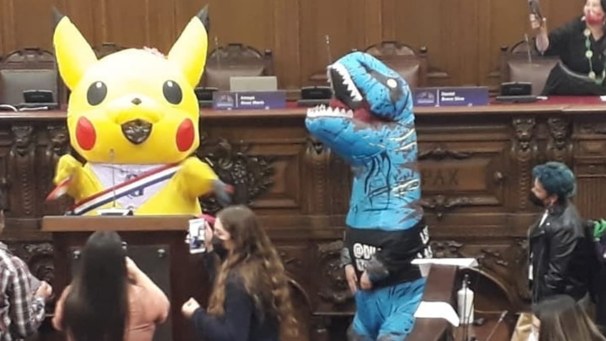 Tía Pikachu respondió a quienes la criticaron por ir con su disfraz a la Convención Constituyente