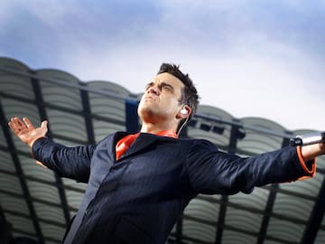 A casi 20 años de su debut en Chile: Cuando Robbie Williams conquistó el Estadio Nacional en 2006