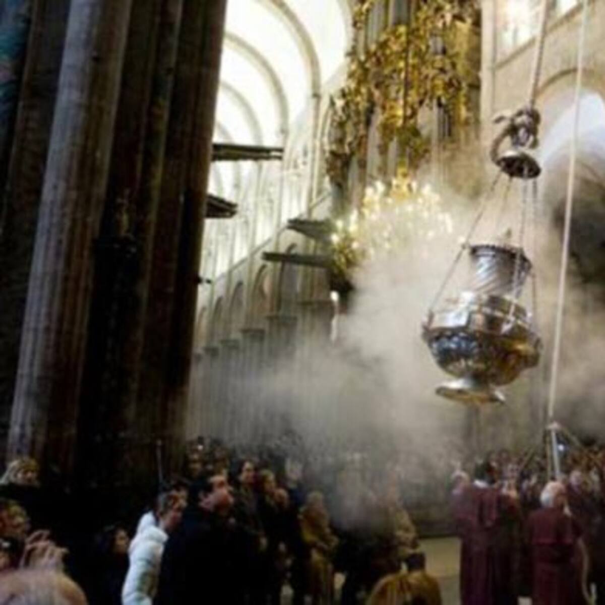 Detienen a dos monaguillos por cambiar incienso por marihuana en plena misa