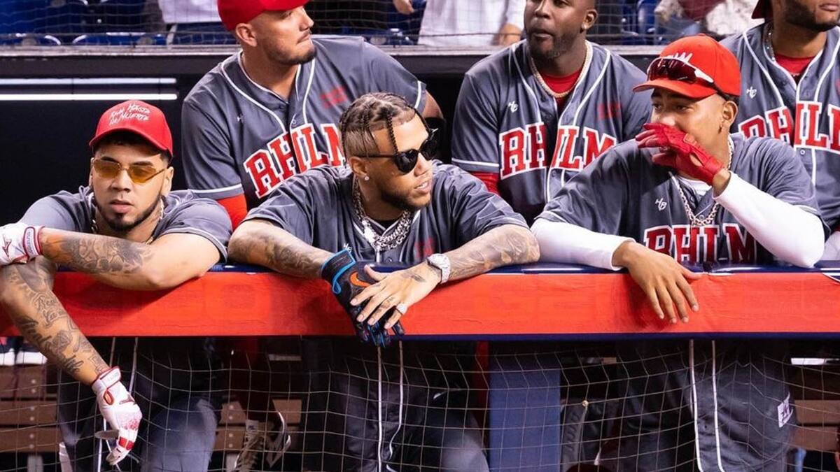 Anuel AA, Myke Towers y Jhay Cortez estrenan su nuevo single “Súbelo”