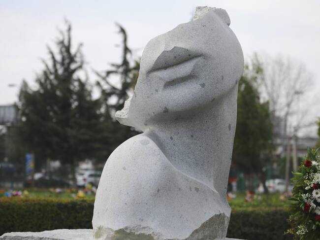 Rodolfo Vargas, gerente general del grupo Nuestros Parques destacó que con este Memorial por el Covid que “hemos querido honrar a todas las familias de Chile que sufrieron y siguen sufriendo por esta pandemia. En nuestro caso puntual, nos ha tocado acompañar a más de 3.300 familias, las que muchas veces ni siquiera pudieron despedir a sus seres queridos”</strong>.</span>