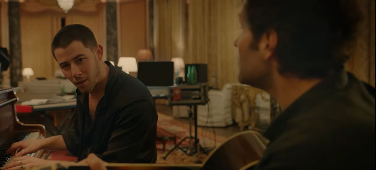 CL - Nick Jonas y Paul Rudd