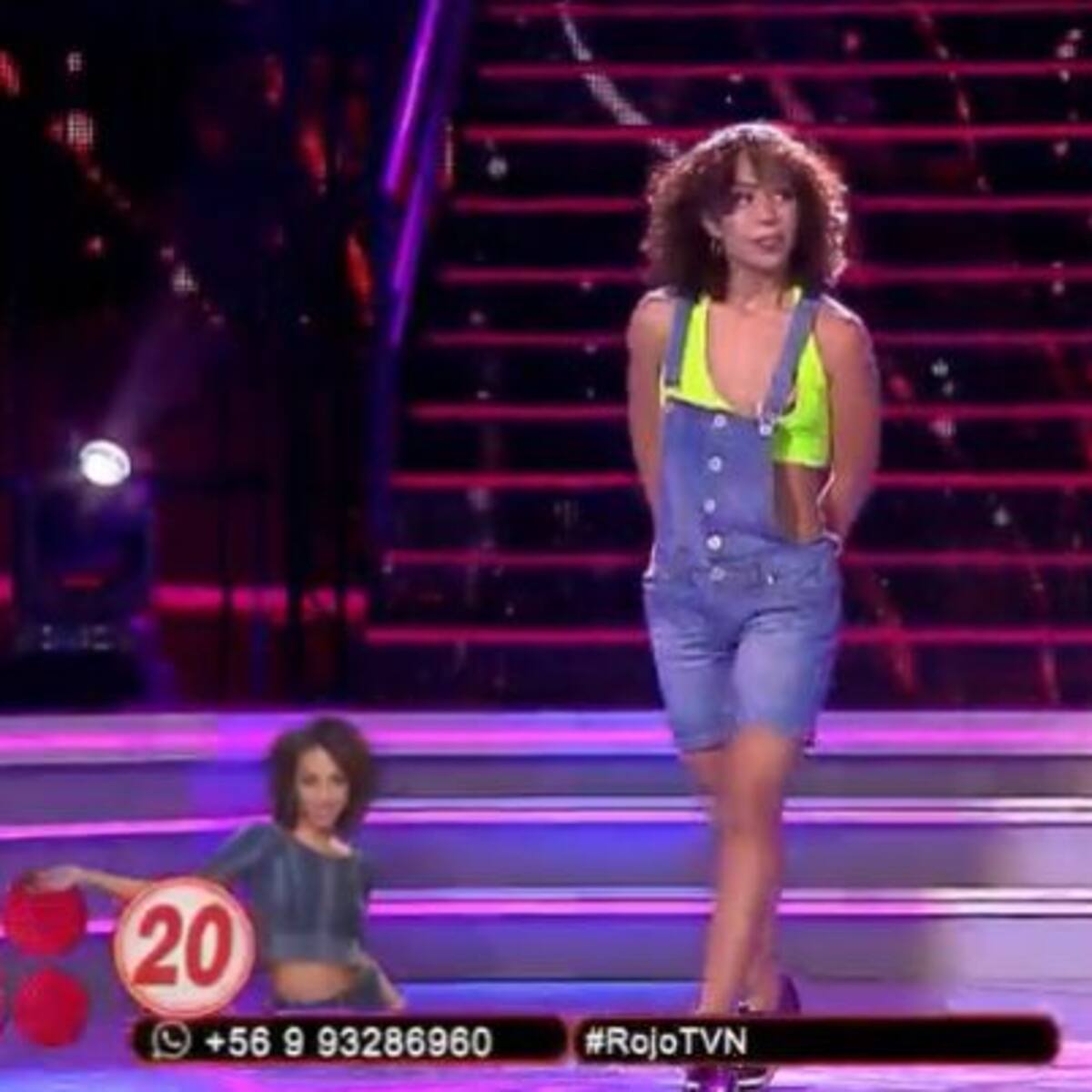 Concursante de Rojo tuvo problemas con su vestuario y mostró más de lo normal