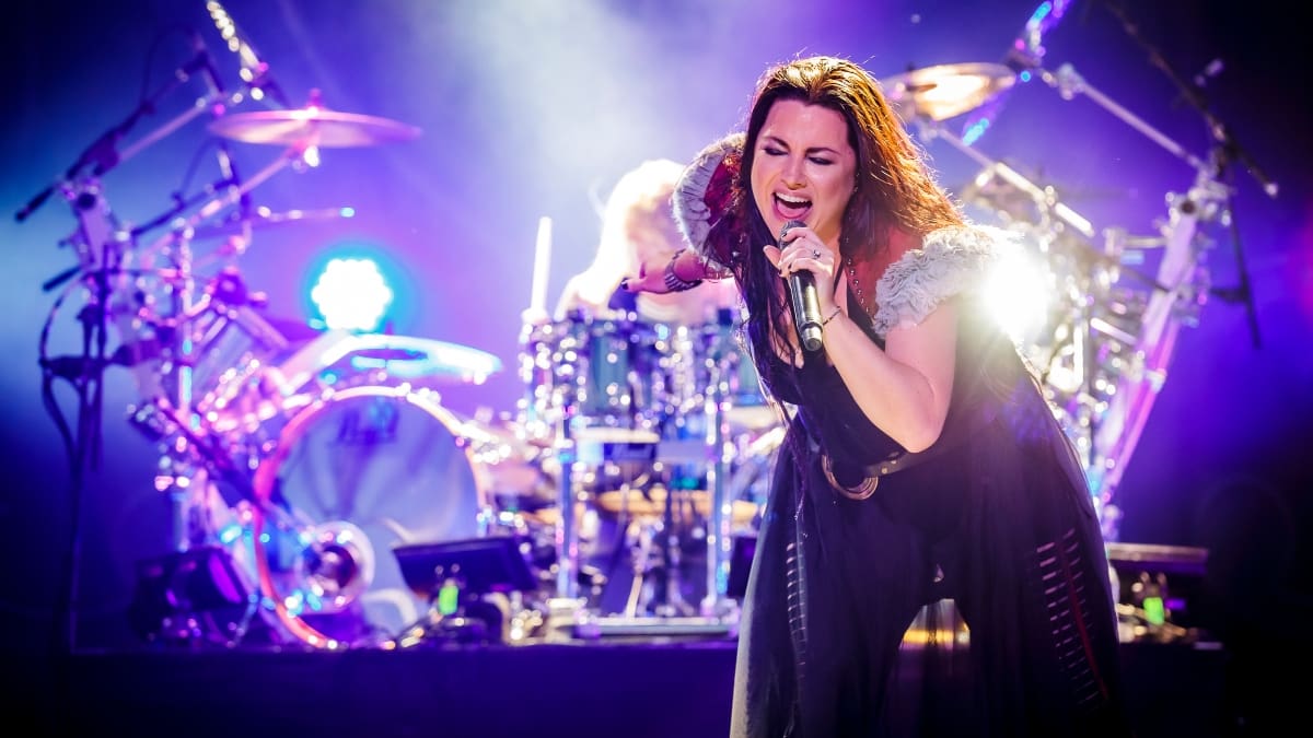 ¡Como en el Unplugged! Amy Lee de Evanescence cantó junto a Korn en vivo