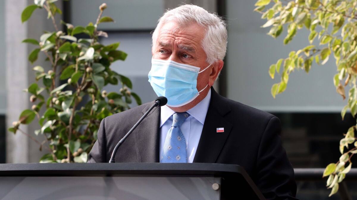 Ministro Paris explica por qué hoy no se reportaron fallecidos por Covid-19 en Chile