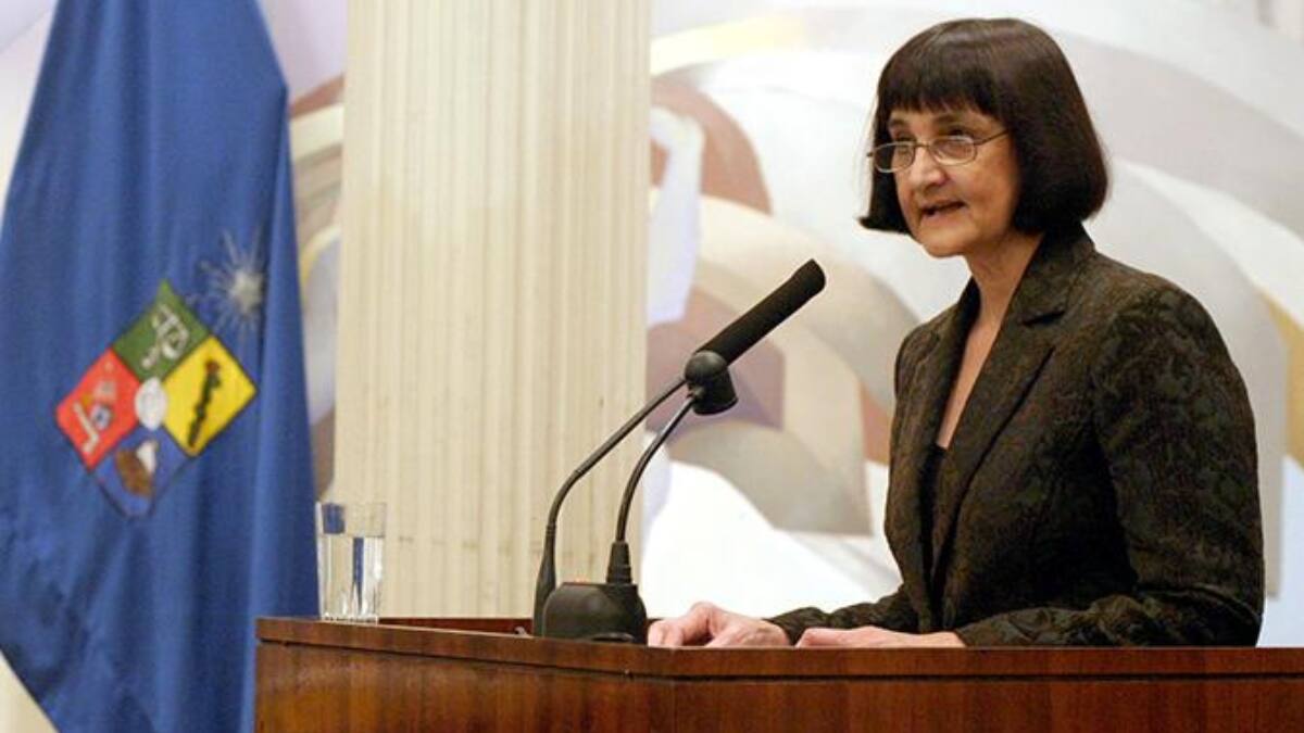 Histórico: Rosa Devés Alessandri se convierte en la primera mujer rectora de la Universidad de Chile