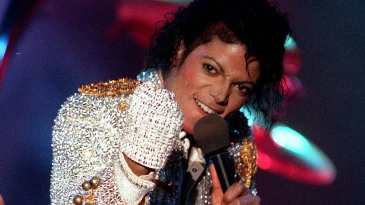 Bizarro: Johnny Depp prepara musical sobre el guante de Michael Jackson