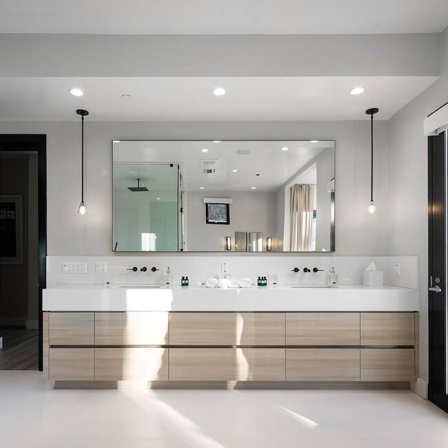 Douglas Elliman (vía Instagram @dirtdotcom)