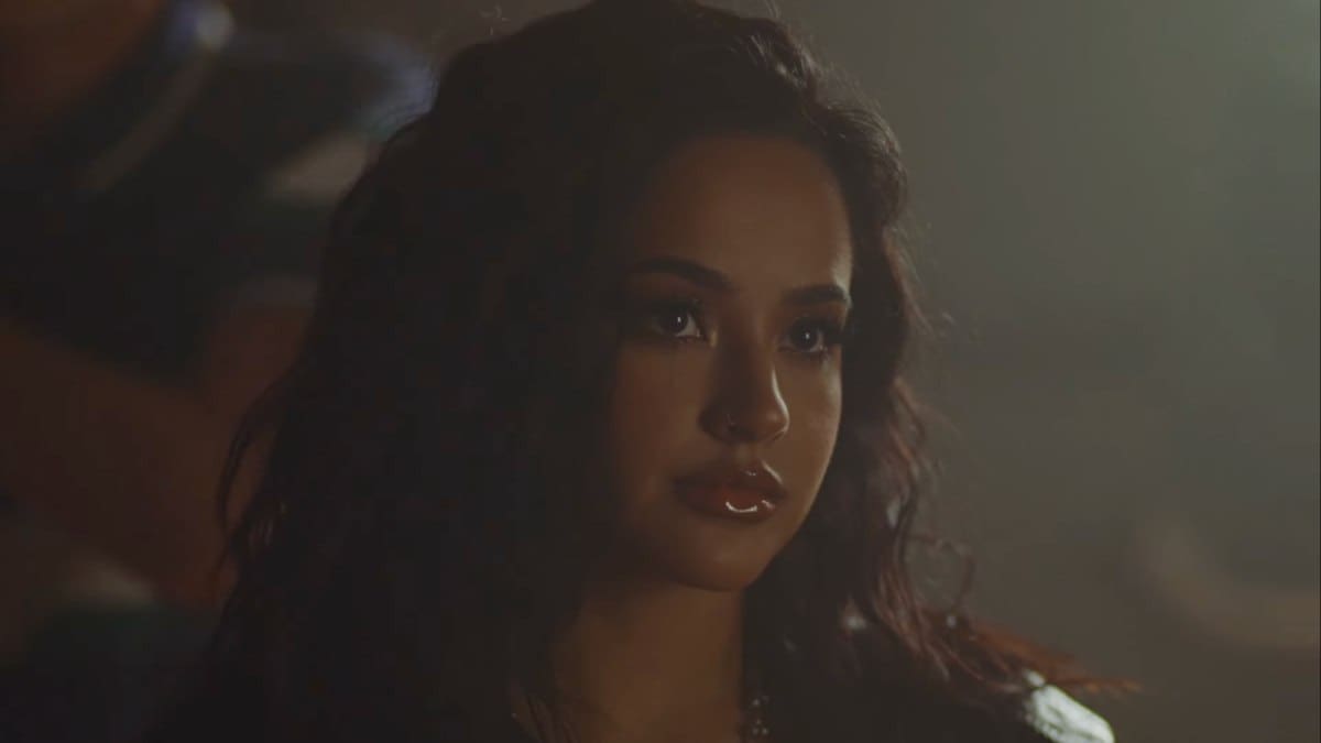 Becky G estrenó su nuevo álbum «Esquemas» junto al video de su tema «Bailé Con Mi Ex»