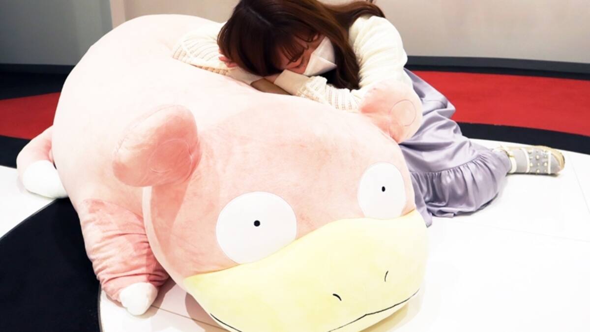 ¡Cállese y tome mi dinero! Sacan a la venta peluche tamaño real de Slowpoke