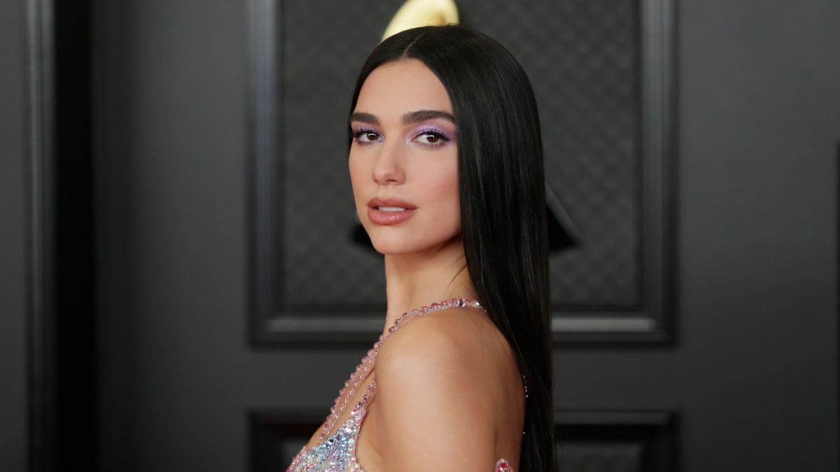 ¡Hermosa! Dua Lipa publica fotos vistiendo un singular bikini tejido a crochet