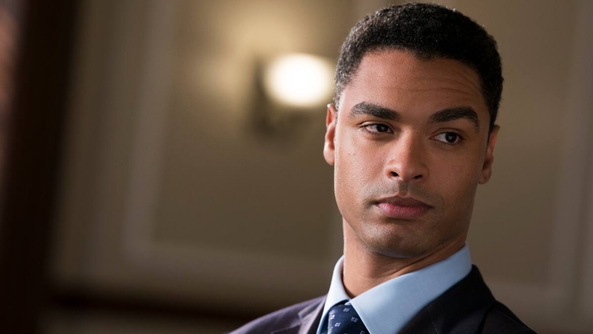 ¡Me va a dar algo! Regé-Jean Page vuelve a la pantalla como protagonista de una película