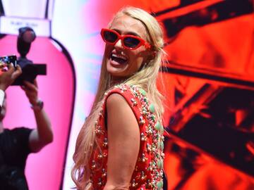 "Infinite Icon": Paris Hilton revela el nombre de su próximo álbum