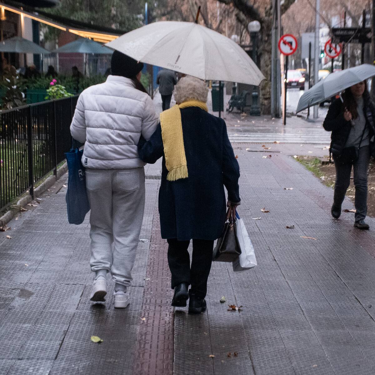 Ante la llegada del sistema frontal: qué debe incluir un kit de emergencia, según SENAPRED