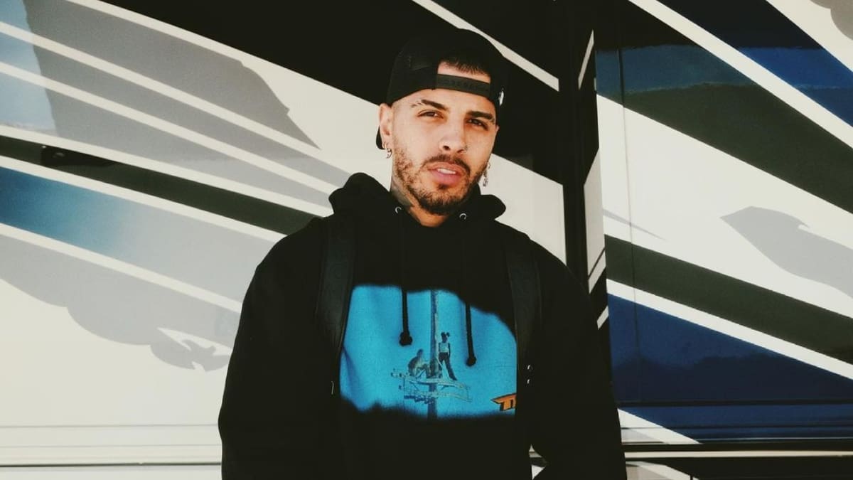 Rauw Alejandro se convierte en un ángel en el videoclip de «Cúrame»