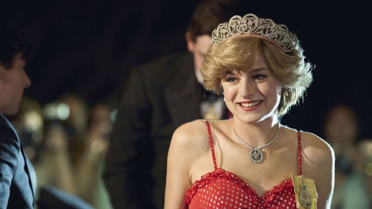 Revelan escena inédita de Emma Corrin cantando como Lady Di en «The Crown»