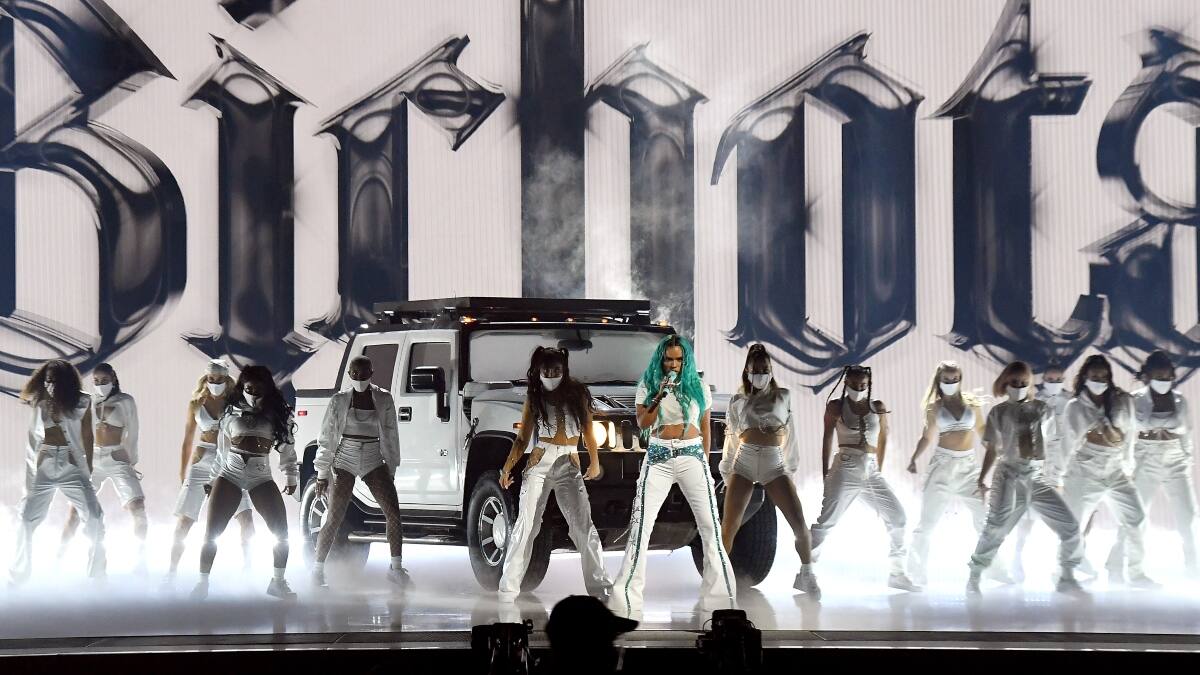 ¡No pudieron con su pum pum! Karol G se presentó en los Billboards 2021 y así reaccionaron en RRSS