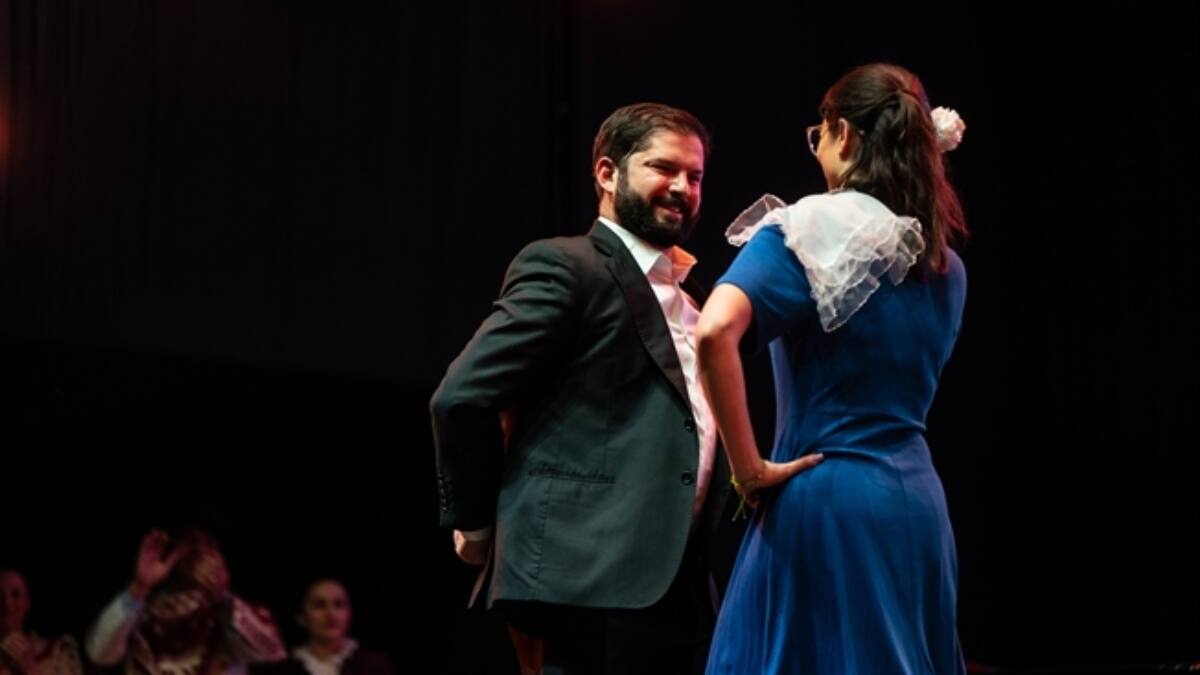 Gabriel Boric: Así fue el primer pie de cueca del Presidente en las fondas