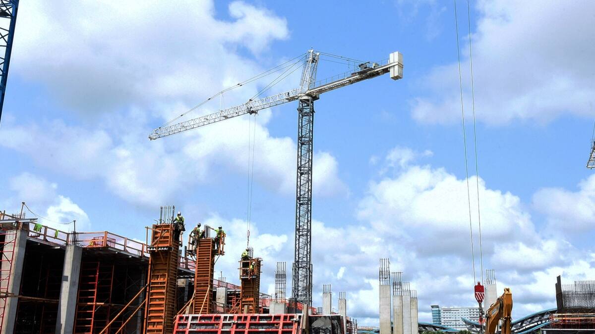 TikToker fallece al caer de más de 50 metros desde una grúa