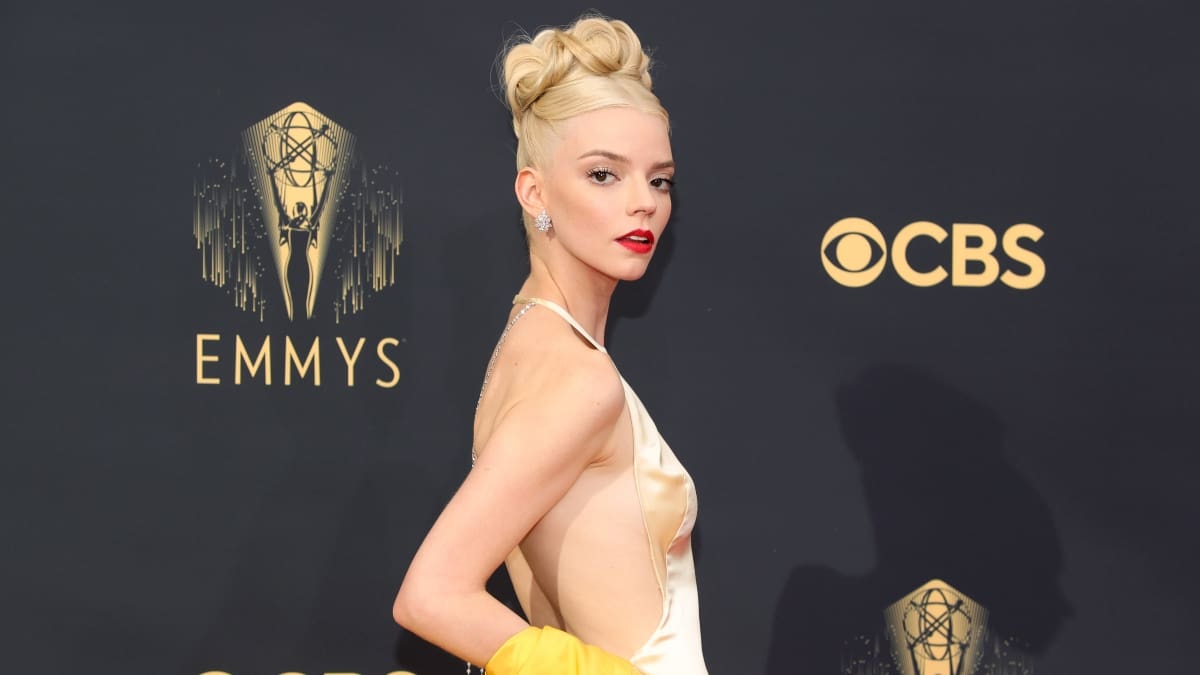 Jaque mate al corazón: Anya Taylor-Joy la rompió en la alfombra roja de los Premios Emmy 2021