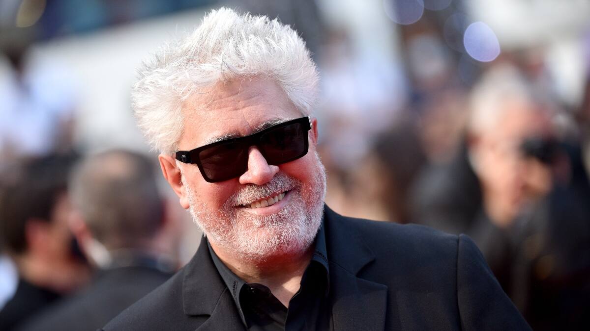 Instagram se disculpa tras censurar póster de la nueva película de Almodóvar