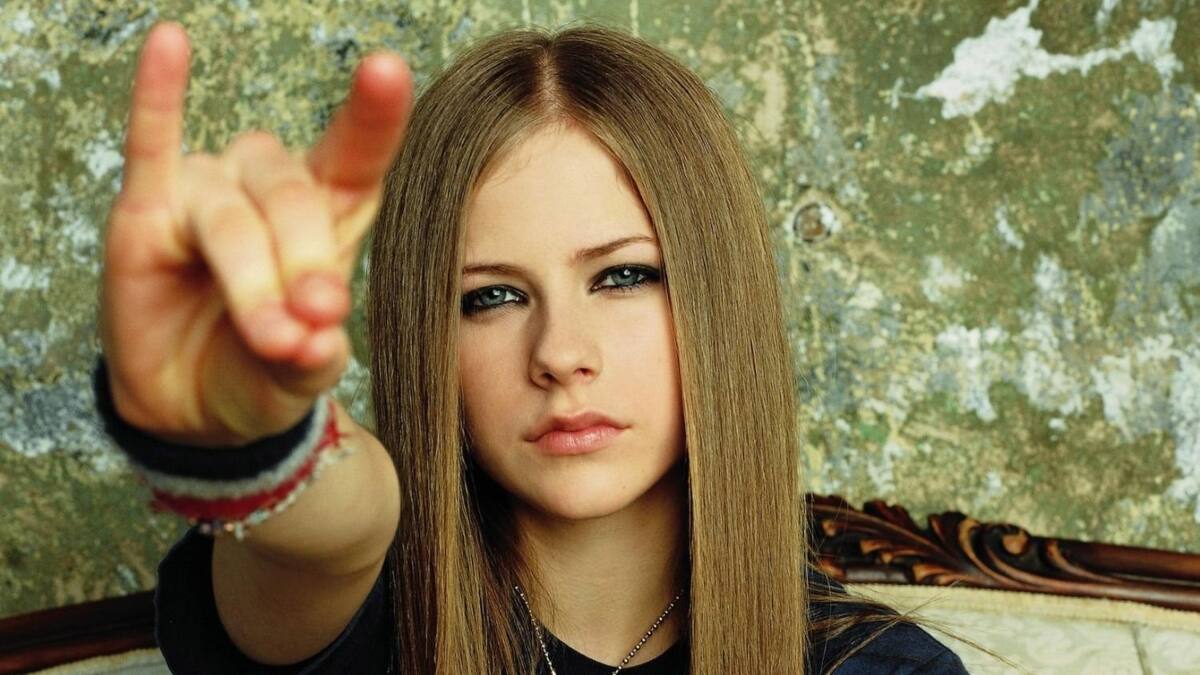 ¡Retrocedimos al 2002! Avril Lavigne estrena cuenta de TikTok cantando «Sk8er Boi»