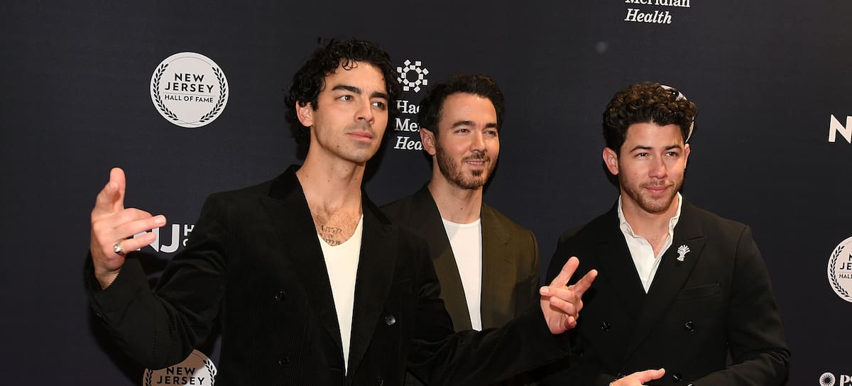 CL - Jonas Brothers