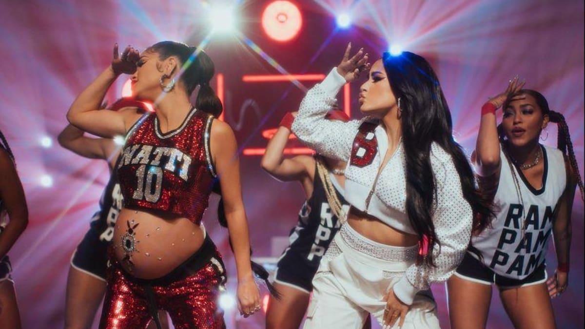 Una muy embarazada Natti Natasha se luce perreando junto a Becky G su éxito «Ram Pam Pam»