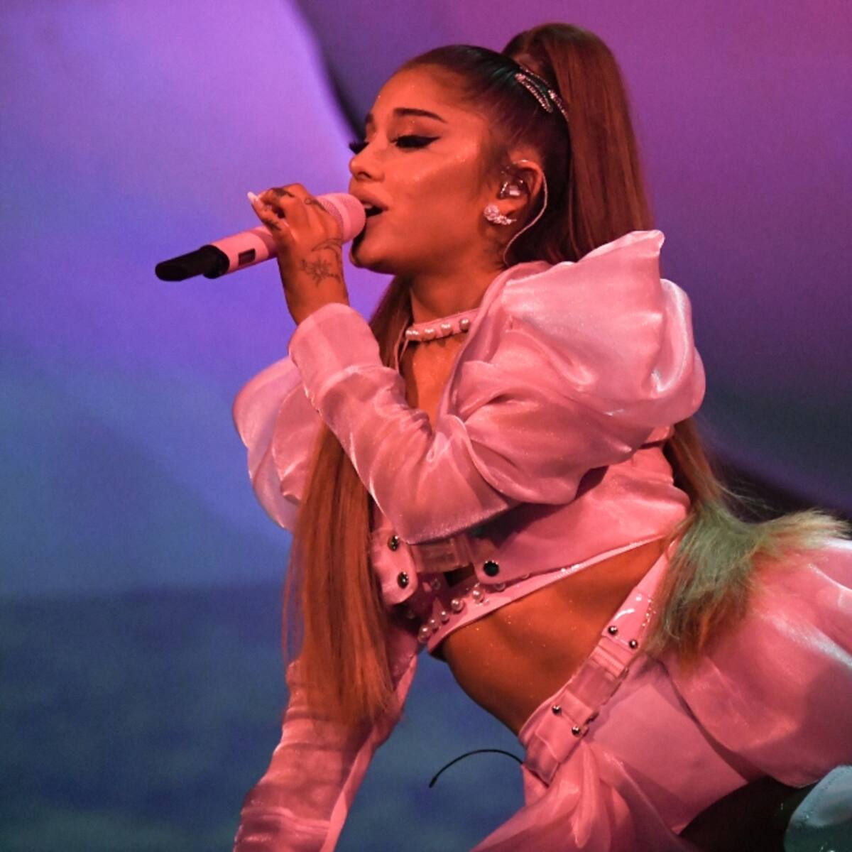 Ariana Grande muestra nueva faceta musical en «Yes, and?»