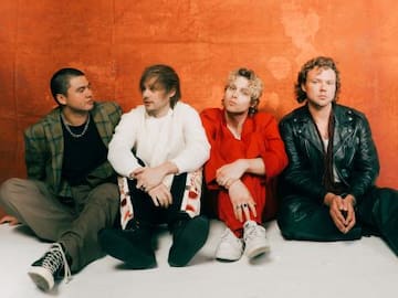 5 Seconds of Summer presentan su último álbum "Everyone's a star" en Time Square