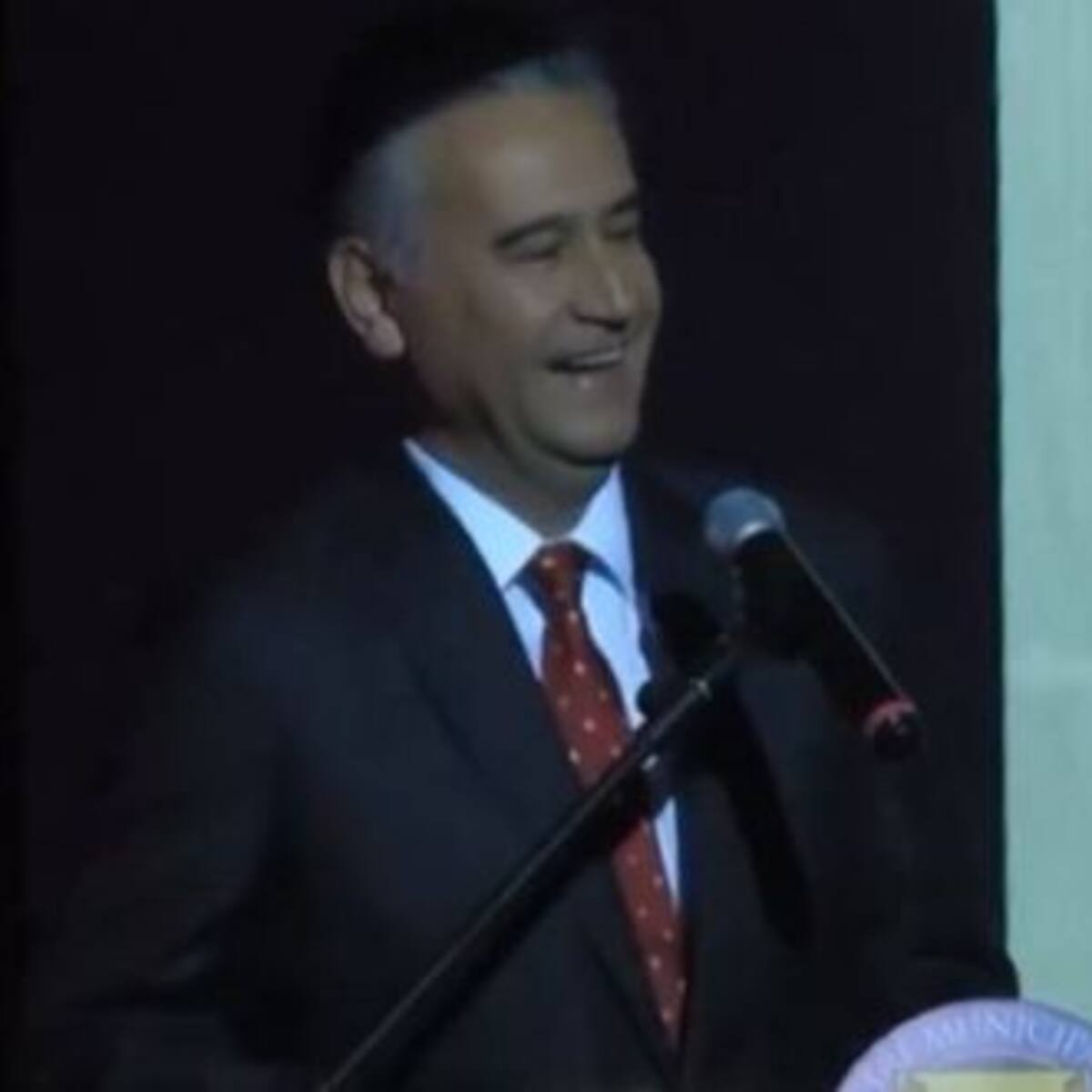 Indignación por polémico y machista «chiste» contado por alcalde de San Vicente de Tagua Tagua