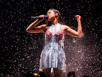 ¿Cómo se “derrite” el vestido de Olivia Rodrigo? Su diseñador revela el secreto detrás del momento viral