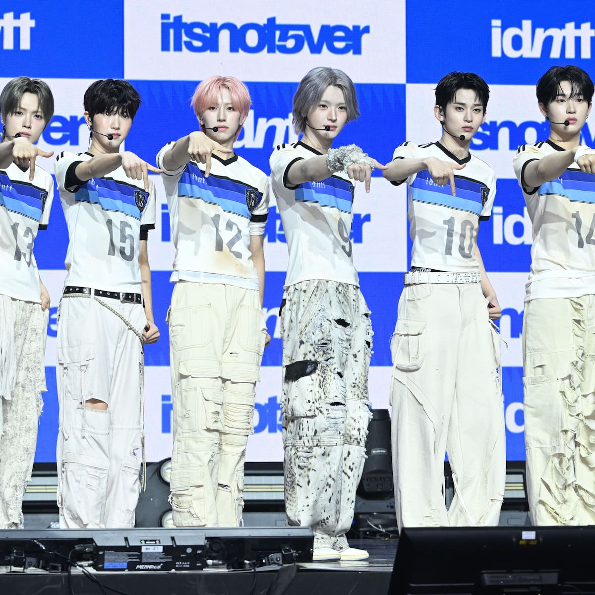 En la previa de su show en Chile: Grupo de K-pop sorprende con single cantando en español