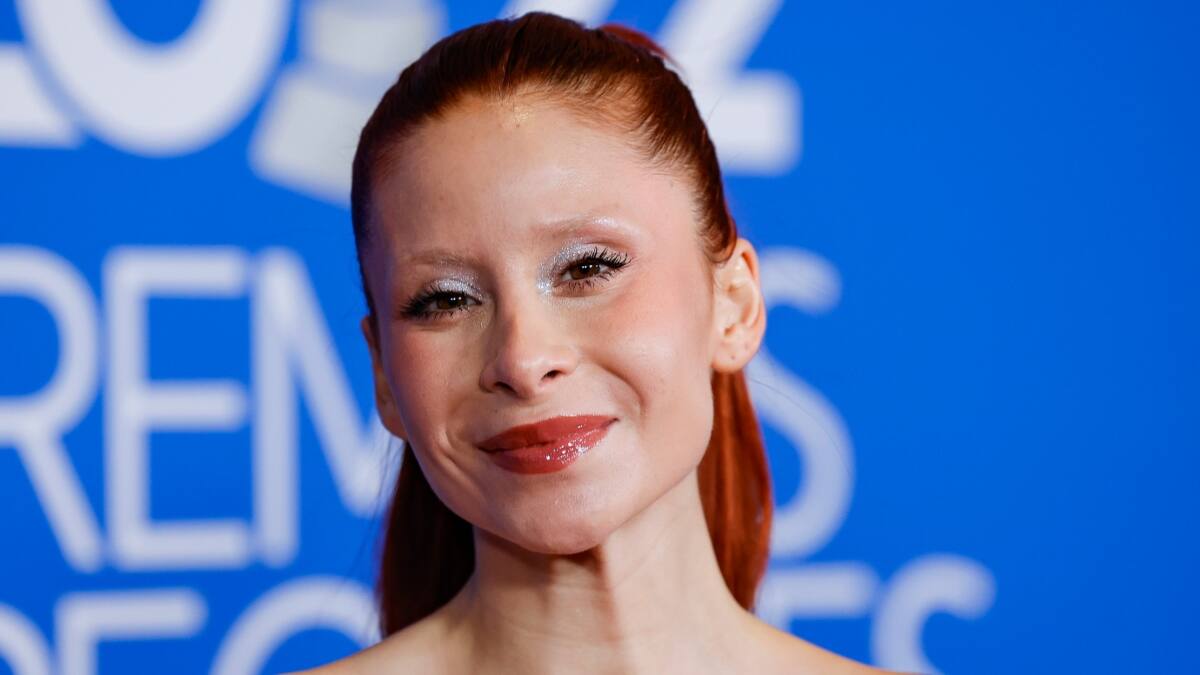 ¡Un nuevo look! Cami se decolora las cejas para los Latin Grammy 2022