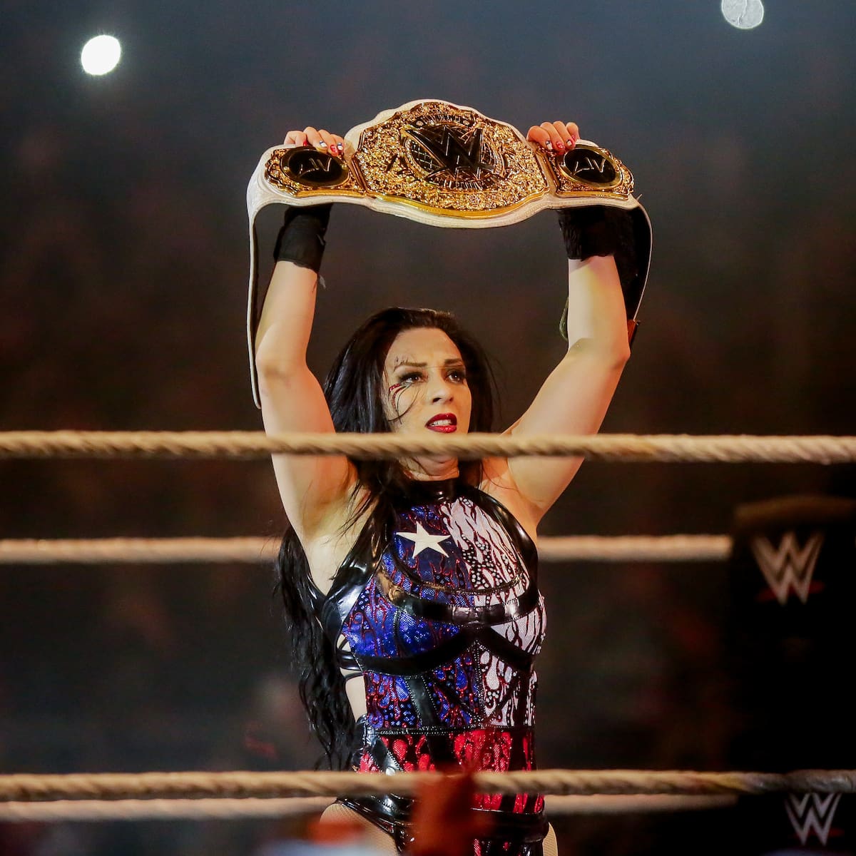 ¡Hizo historia en casa! Stephanie Vaquer se corona campeona mundial de la WWE en Santiago