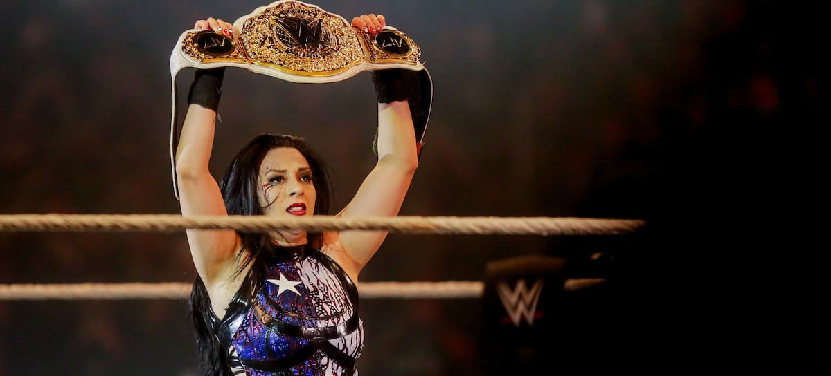 12 de septiembre de 2026/SANTIAGOStephanie Vaquer celebra la obtención del título mundial femenino en el evento WWE South América Live Tour, realizado en el Santander Arena.
FOTO: HANS SCOTT/AGENCIAUNO