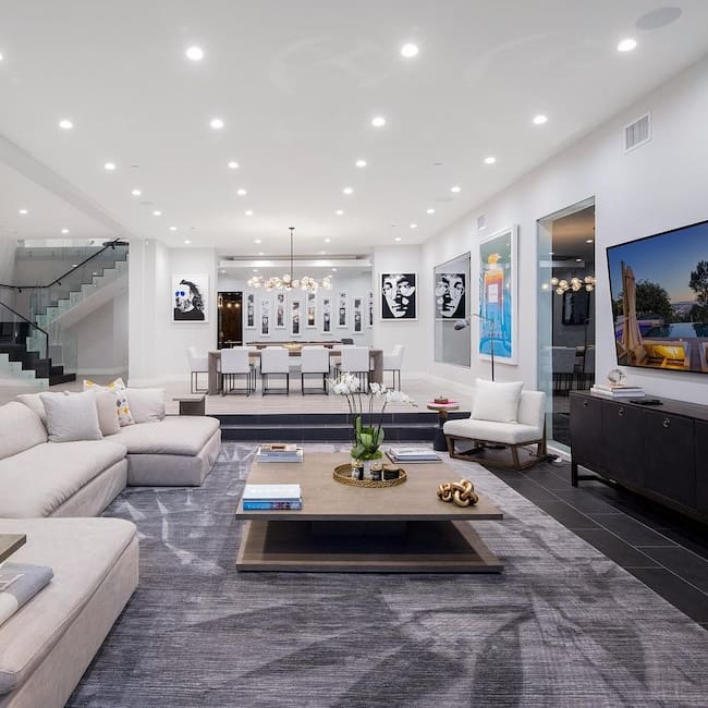 Douglas Elliman (vía Instagram @dirtdotcom)