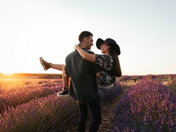 Año Nuevo 2025: 5 cábalas para encontrar pareja el próximo año