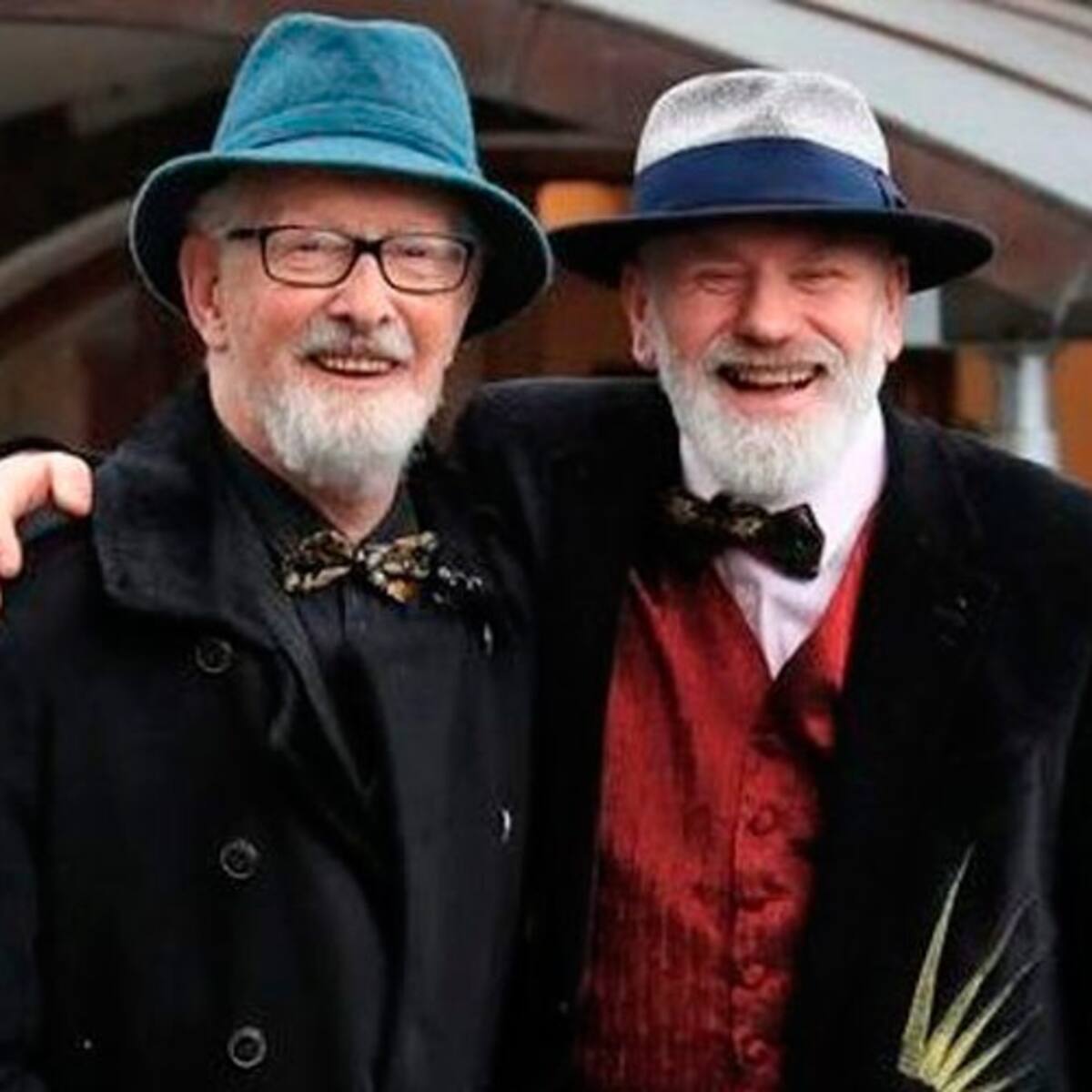 Estos amigos heteros se casaron para evadir impuestos