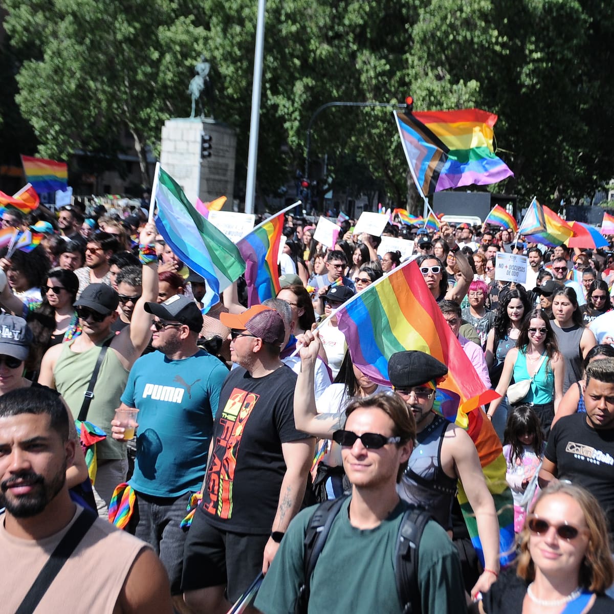 Mes del Orgullo en Chile: estudio alerta aumento de discursos de odio contra personas LGBTIQ+ en redes sociales