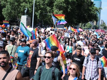 Mes del Orgullo en Chile: estudio alerta aumento de discursos de odio contra personas LGBTIQ+ en redes sociales