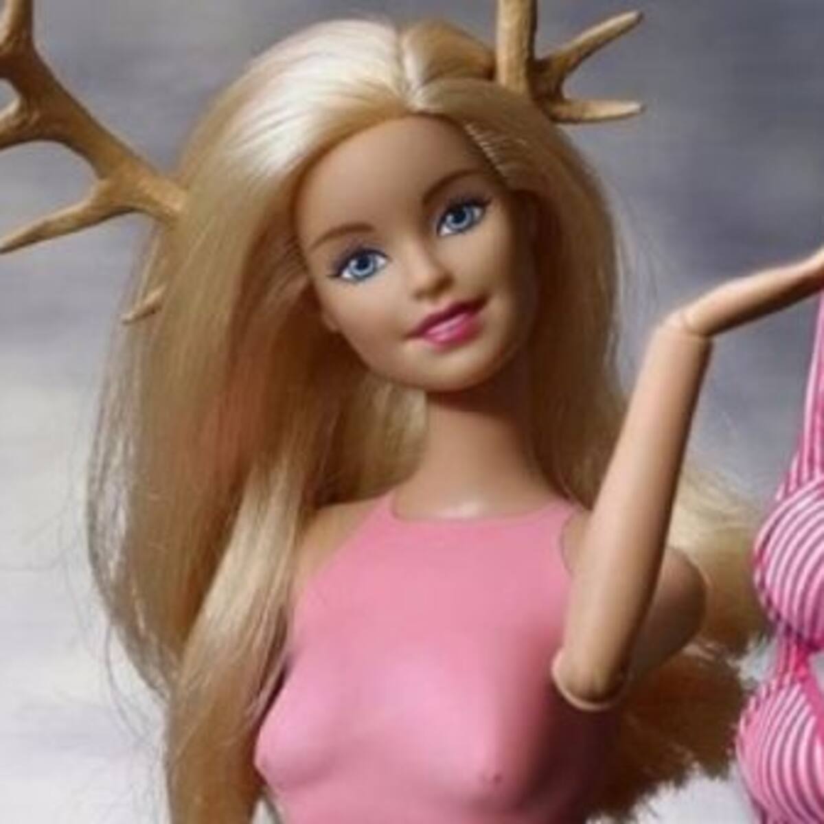 Esta Barbie fuma, toma y tiene celulitis