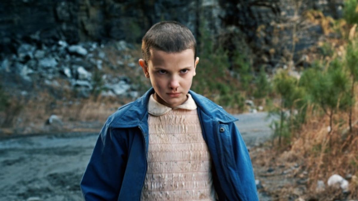 Mira el momento exacto en que la actriz de Stranger Things se rapó la cabeza